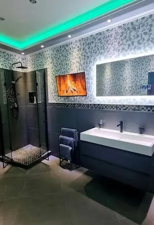 Luxus Loft Whirlpool Designer Kueche Bad Apartment