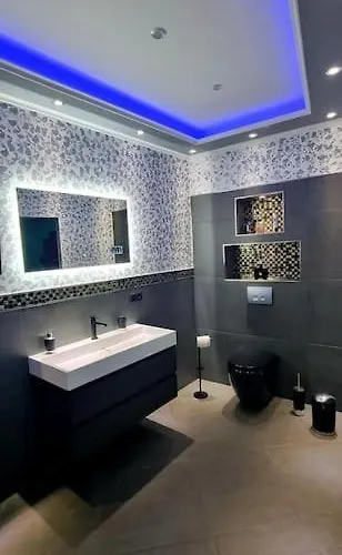 Luxus Loft Whirlpool Designer Kueche Bad *